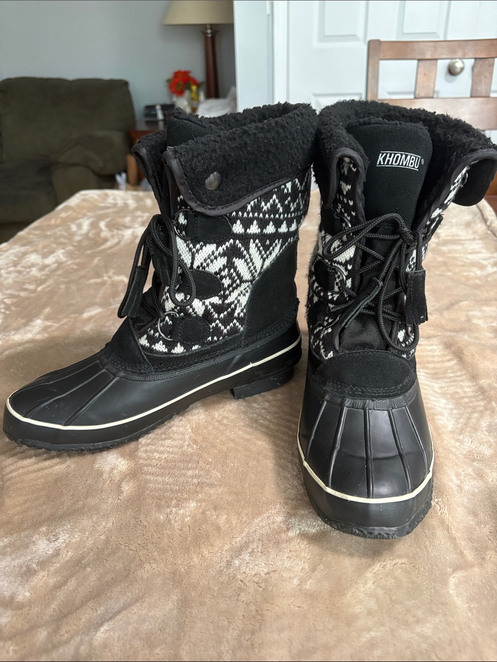 Khombu Maya Black Winter Sweater Boots - Size 9